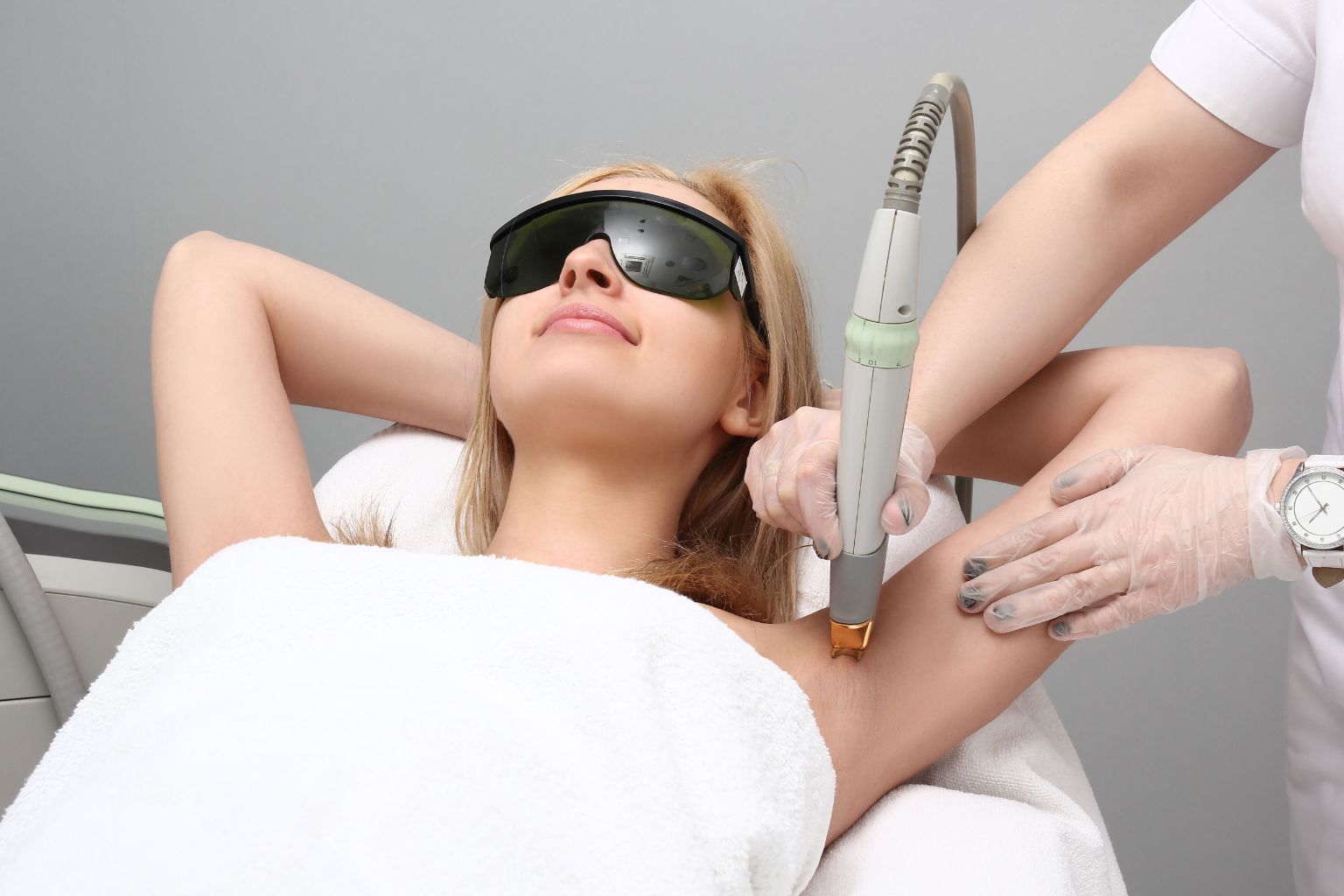 The procedure for removing hair on the body of a woman in a cosmetology clinic. Laser hair removal | APEX Performance & Aesthetics in Sandy, UT